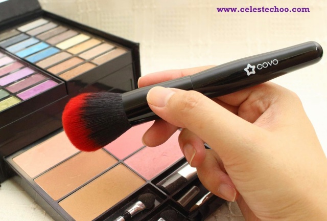 covo-cosmetics-powder-foundation-makeup-brush