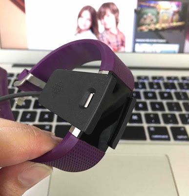 how to charge fitbit charge 2